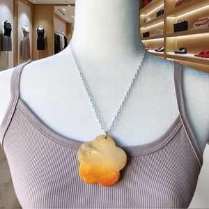 Elegant Orange Flower Shell Pendant Necklace